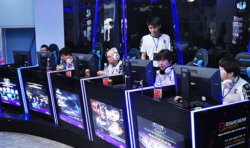 网球比赛中 网球比赛中